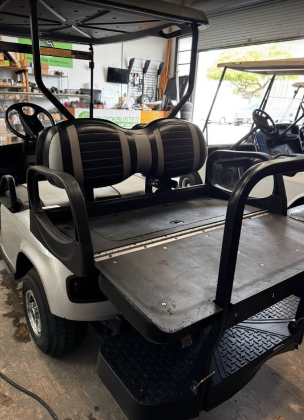 E-Z-GO 4-PASSENGER GOLF CART USED YEAR 2007 LIKE NEW! - Image 5
