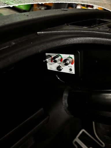 STREET LEGAL USED YAMAHA ELECTRIC 4-PASSENGER GOLF CAR - Image 4