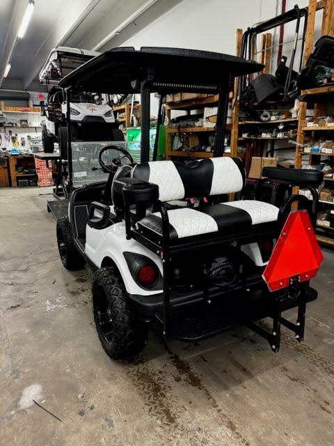 STREET LEGAL USED YAMAHA ELECTRIC 4-PASSENGER GOLF CAR - Image 5